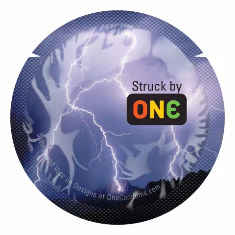Презерватив ONE Color Sensations Struck by ONE, 1 шт, лавандово-бузковий, гладенький, зі змазкою