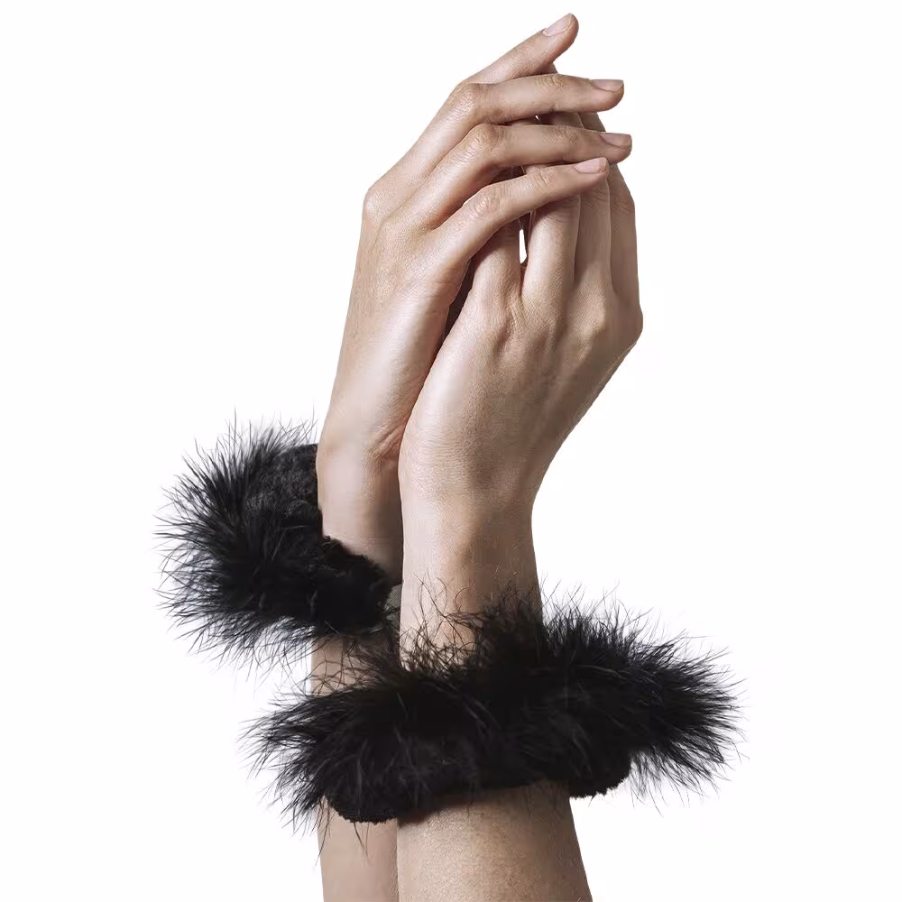 Наручники металеві Adrien Lastic Handcuffs Black з чорним пухнастим оздобленням — фото 3