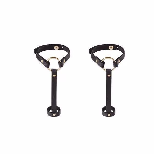Пара браслетів на зап'ясті і палець Bijoux Indiscrets MAZE Hand Bracelet Harness Black, екошкіра — фото 2