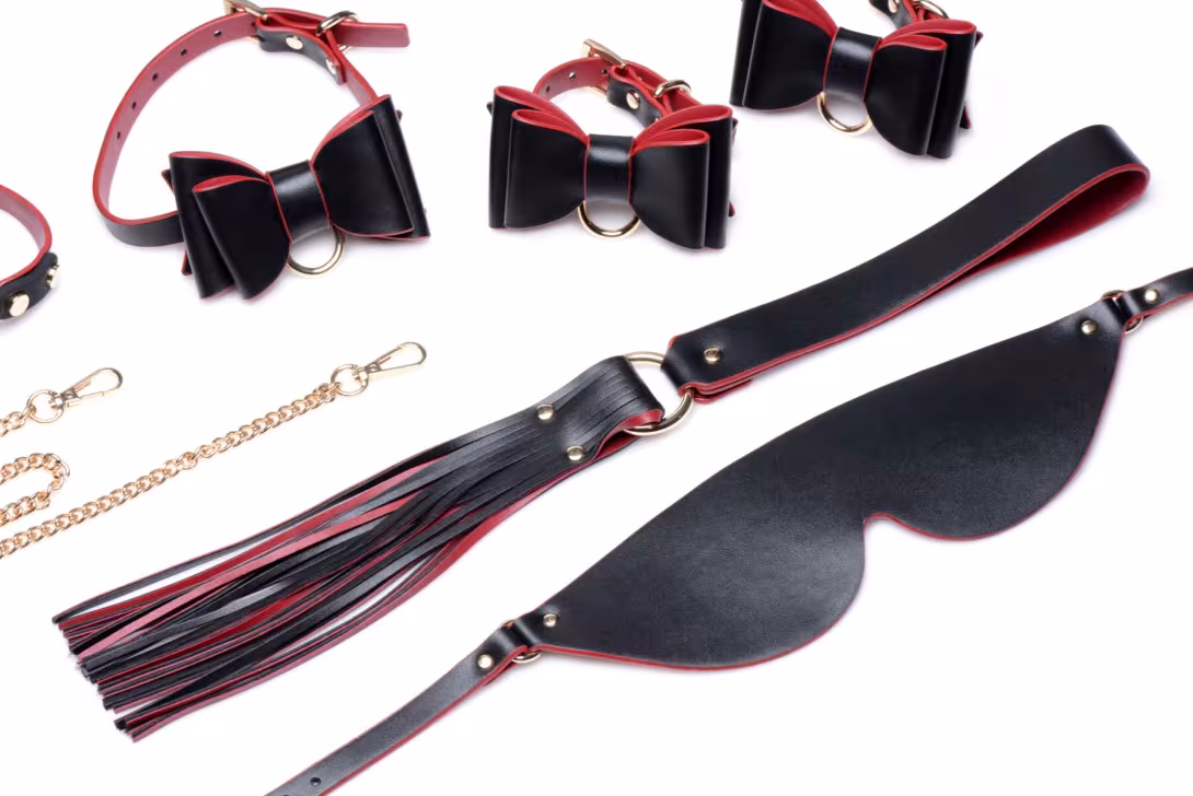 Набір БДСМ з дорожньою сумкою Master Series: Bow — Luxury BDSM Set With Travel Bag, 11 предметів — фото 6