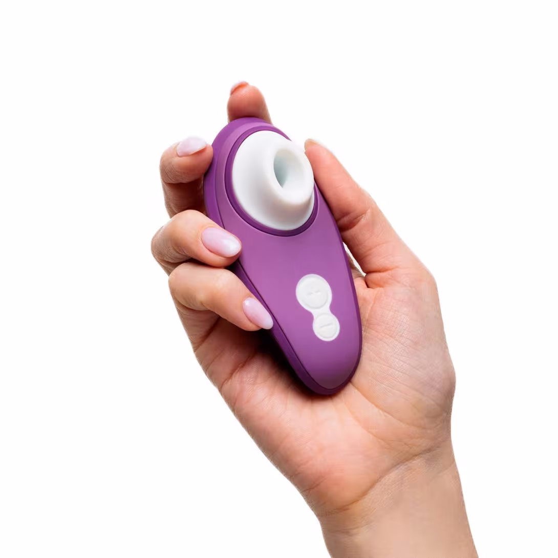Вакуумний кліторальний стимулятор Womanizer Liberty 2 Purple, 8 режимів, магнітна кришечка — фото 12